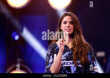 Sängerin Vanessa mai bei der Pro7 Promi-Darts-WM 2025 im Maritim Hotel Düsseldorf. Düsseldorf, 05.01.2025 NRW Deutschland *** la cantante Vanessa mai al Pro7 Celebrity Darts World Championship 2025 al Maritim Hotel Düsseldorf Düsseldorf, 05 01 2025 NRW Germania Copyright: XChristophxHardtx Foto Stock