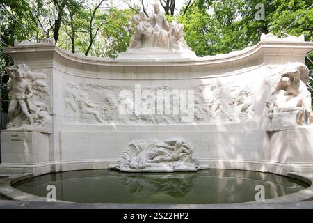 Monument aux pionniers belges au Congo / Monument voor de Belgische pioniers in Congo (Monumento ai pionieri belgi in Congo) nel Parc du Cinquante Foto Stock