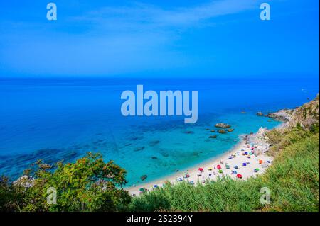 Spiaggia Michelino a Parghelia - Spiaggia bianca paradisiaca in Calabria sulla splendida costa - vicino a Tropea - destinazione di viaggio in Italia Foto Stock
