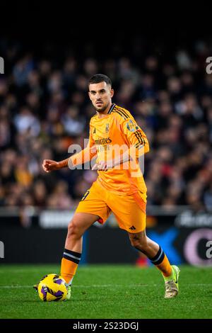 Dani Ceballos del Real Madrid durante una partita di la Liga, Mestalla, Valencia, gennaio 2025. Foto Stock