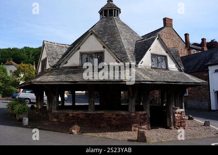 Mercato dei filati, High Street, Dunster, Exmoor, Somerset, Inghilterra, Regno Unito Foto Stock