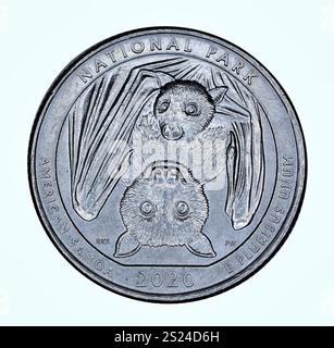 Moneta da un dollaro statunitense che celebra il Parco Nazionale delle Samoa americane e raffigura la mazza della frutta Foto Stock