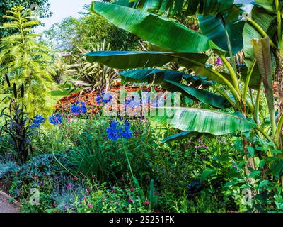 I giardini paesaggistici a Cotswold Wildlife Park vicino a Burford, Oxfordshire. Foto Stock