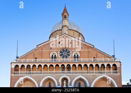 Vista frontale della Basilica di Sant Antonio da Padova, Padova, Ital Foto Stock