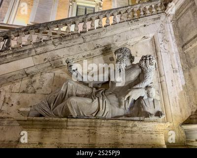 Statua del Nilo, Fontana della Dea Roma, Palazzo Senatorio, Piazza del Campidoglio, Roma, Italia. Foto Stock