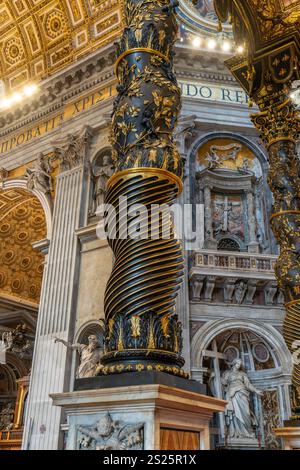 Baldachin del Bernini nella Basilica di San Pietro, città del Vaticano, Roma, Italia. Foto Stock