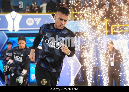 Riyadh, Arabia Saudita. 6 gennaio 2025. Il Lautaro Martinez di Inter Milan si scalda prima della finale di Supercoppa italiana EA Sports FC 2024/2025 tra l'Internazionale e il Milan allo Stadio al-Awwal Park di Riyadh, Arabia Saudita - Sport, calcio - lunedì 6 gennaio 2025 (foto di massimo Paolone/LaPresse) crediti: LaPresse/Alamy Live News Foto Stock