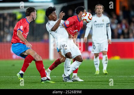 Cartagena, Spagna. 6 gennaio 2025. Endrick del Real Madrid CF sfida per il pallone durante la partita del 16° turno della Copa del Rey tra il CD Minera e il Real Madrid allo stadio Cartagonova di Cartagena, Spagna. © ABEL F. ROS/Alamy Live News Foto Stock