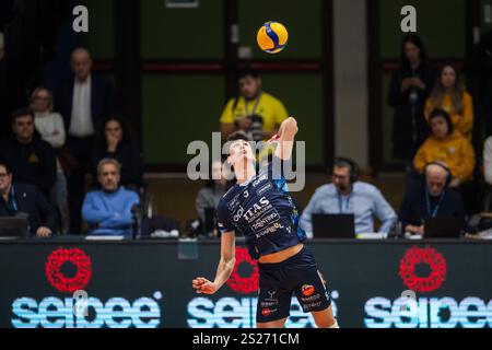 Modena, Italia. 6 gennaio 2025. Michieletto Alessandro ( Itas Trentino ) durante Valsa Group Modena vs Itas Trentino, partita di serie A maschile Italiana di pallavolo a Modena, 6 gennaio 2025 Credit: Independent Photo Agency/Alamy Live News Foto Stock