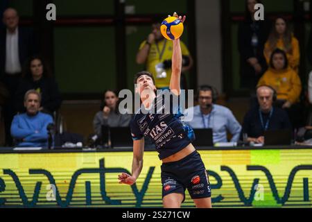 Modena, Italia. 6 gennaio 2025. Michieletto Alessandro ( Itas Trentino ) durante Valsa Group Modena vs Itas Trentino, partita di serie A maschile Italiana di pallavolo a Modena, 6 gennaio 2025 Credit: Independent Photo Agency/Alamy Live News Foto Stock