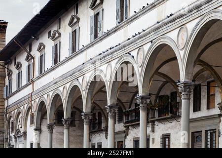 Portico della Loggia dei Servi di Maria in Piazza della Santissima Annunziata. Il portico è stato costruito in1516-1525 da Antonio da Sangallo il Vecchio e Baccio Foto Stock