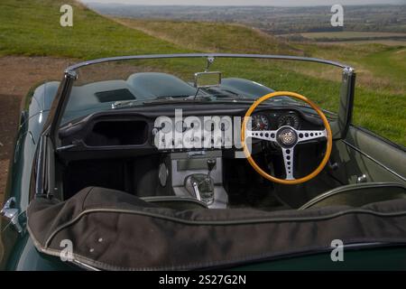 77 RW - una delle prime Jaguar e TYPE del 1961 e famosa per essere stata guidata al salone dell'automobile di Ginevra da Norman Dewis Foto Stock