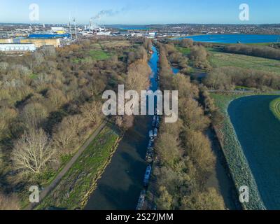 Vista generale lungo il fiume Lea Navigation, Walthamstow Wetlands, London Wildlife Trust, Londra, Regno Unito. Foto Stock