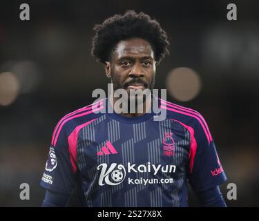 Ola Aina di Nottingham Forest durante la partita di Premier League Wolverhampton Wanderers vs Nottingham Forest a Molineux, Wolverhampton, Regno Unito, 6 gennaio 2025 (foto di Gareth Evans/News Images) Foto Stock