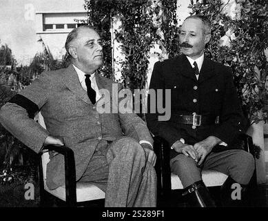 Il presidente degli Stati Uniti Franklin D. Roosevelt con il generale francese Henri Giraud alla Conferenza di Casablanca, Casablanca, Marocco, Franklin D. Roosevelt Presidential Library & Museum, 19 gennaio 1943 Foto Stock