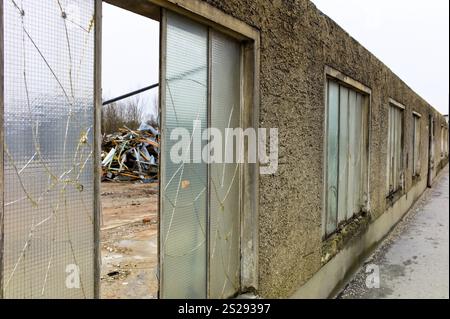 Un edificio industriale è stato demolito. Crisi e recessione economica del settore Foto Stock