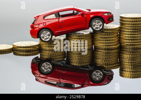 Con un'auto, i costi aumentano a causa della benzina, dell'assicurazione, dei costi di parcheggio e dei pedaggi. Austria Foto Stock