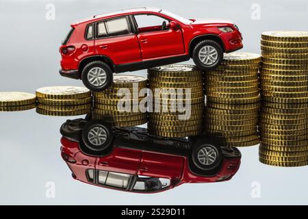 Con un'auto, i costi aumentano a causa della benzina, dell'assicurazione, dei costi di parcheggio e dei pedaggi. Austria Foto Stock