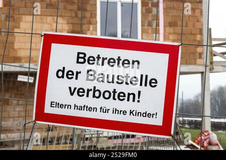 Cantiere, cartello, nessuna violazione, foto simbolo per divieti, norme sulla sicurezza stradale e sulla responsabilità civile in Austria Foto Stock