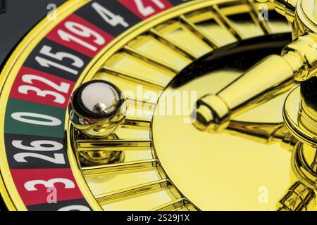 Il cilindro di un gioco di roulette in un casinò. Vincere e perdere è deciso per caso. Numero zero, tutti hanno perso l'Austria Foto Stock