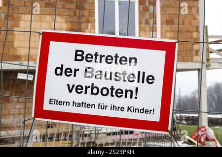 Cantiere, cartello, nessuna violazione, foto simbolo per divieti, norme sulla sicurezza stradale e sulla responsabilità civile in Austria Foto Stock