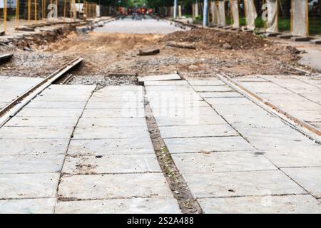 Riparazione dei binari del tram nella città di Mosca - la fine del tram smontato road Foto Stock