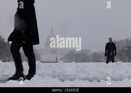 Washington DC, Stati Uniti. 6 gennaio 2025. Il Campidoglio degli Stati Uniti è visto durante un memoriale per Ashli Babbitt, il 6 gennaio 2025, sul National Mall, Washington, DC, USA. Ashli Babbitt fu ucciso durante l'attacco al Campidoglio il 6 gennaio 2021. Crediti: Aashish Kiphayet/Alamy Live News Foto Stock