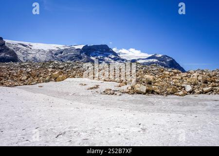 Ghiacciai alpini e il paesaggio innevato di Pralognan la Vanoise. alpi francesi. Foto Stock