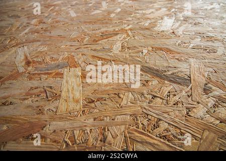 Primo piano della struttura del pannello OSB: Superficie del pannello in legno astratto Foto Stock