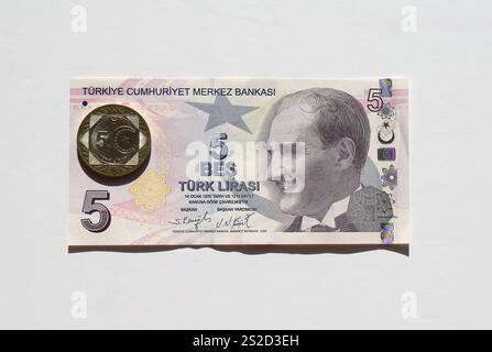Cinque lire turche Banknote con cinque lire turche isolate su bianco Foto Stock