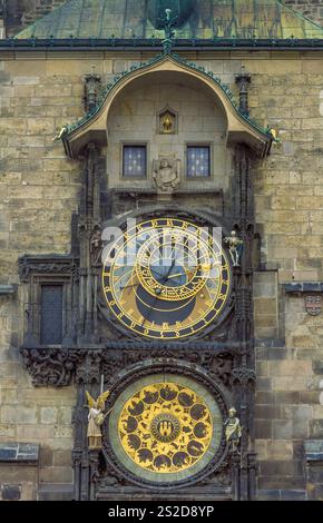 Repubblica Ceca, Praga, orologio astronomico di Orioj è un orologio astronomico medievale montato sulla parete meridionale del Municipio della città Vecchia nella città Vecchia Foto Stock