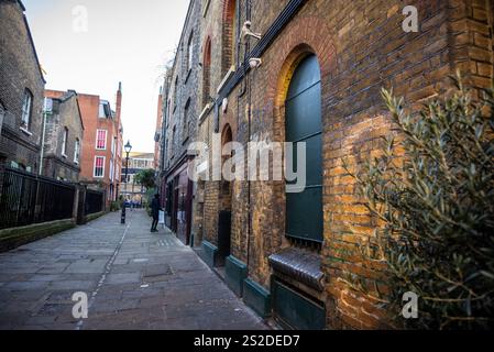 Strada di case con terrazza a East End, Londra, Inghilterra, Regno Unito Foto Stock