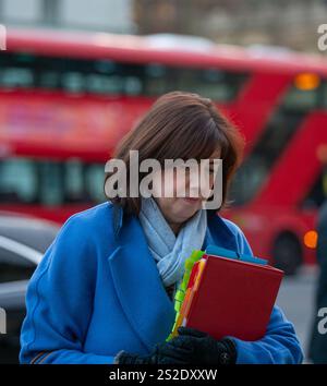 Londra, Regno Unito. 7 gennaio 2025. Lucy Powell, Lord Presidente del Consiglio e leader della camera dei comuni arriva all'Ufficio del Gabinetto per la prima riunione del Gabinetto dell'anno 70 Whitehall Credit: Richard Lincoln/Alamy Live News Foto Stock