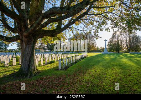 Croce di sacrificio, Bayeux British War Cemetery, Normandia, Francia Foto Stock