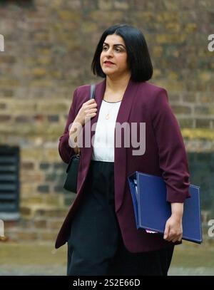 Londra Regno Unito 7 gennaio 2025. I ministri lasciano la prima riunione di gabinetto del 2025. NELLA FOTO: RT Hon Shabana Mahmood Bridget Catterall / AlamyLiveNews Foto Stock