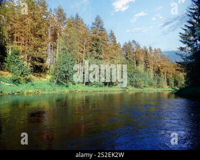 Esplorando la bellezza remota del fiume Volga superiore in Russia Foto Stock