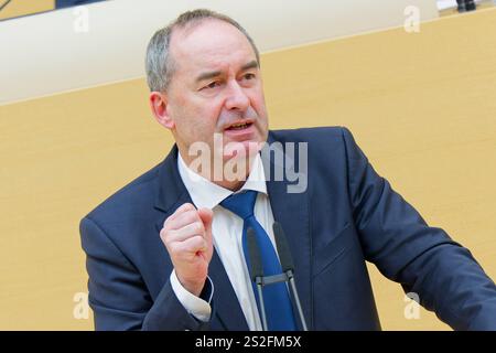 Hubert Aiwanger, Freie Wähler. 38. Plenarsitzung des Bayerischen Landtags. Wirtschaftsminister und stellvertretender Bayerischer Ministerpräsident Hubert Aiwanger, FW , bei Seiner Rede. München Bayern Deutschland Copyright: XRolfxPossx Foto Stock