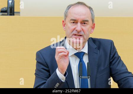 Hubert Aiwanger, Freie Wähler. 38. Plenarsitzung des Bayerischen Landtags. Wirtschaftsminister und stellvertretender Bayerischer Ministerpräsident Hubert Aiwanger, FW , bei Seiner Rede. München Bayern Deutschland Copyright: XRolfxPossx Foto Stock