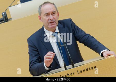 Hubert Aiwanger, Freie Wähler. 38. Plenarsitzung des Bayerischen Landtags. Wirtschaftsminister und stellvertretender Bayerischer Ministerpräsident Hubert Aiwanger, FW , bei Seiner Rede. München Bayern Deutschland Copyright: XRolfxPossx Foto Stock