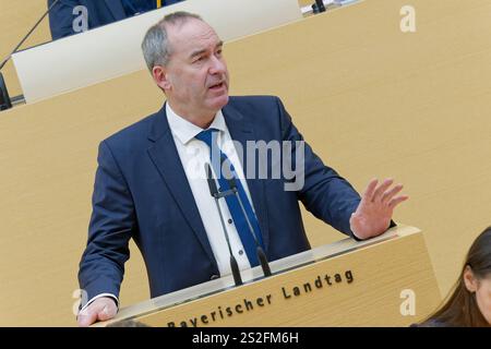Hubert Aiwanger, Freie Wähler. 38. Plenarsitzung des Bayerischen Landtags. Wirtschaftsminister und stellvertretender Bayerischer Ministerpräsident Hubert Aiwanger, FW , bei Seiner Rede. München Bayern Deutschland Copyright: XRolfxPossx Foto Stock