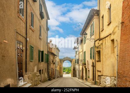Splendida vista sulla strada a Castiglione del Lago, Perugia, Umbria, Italia Foto Stock