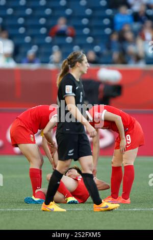 WINNIPEG, CANADA - 15 GIUGNO: Lou Jiahui della Cina grida dopo che bing si è scosso durante una partita del gruppo della Coppa del mondo femminile FIFA contro la nuova Zelanda il 15 giugno 2015 al Winnipeg Stadium di Winnipeg, Canada. Solo per uso editoriale. Uso commerciale vietato. (Fotografia di Jonathan Paul Larsen / Diadem Images) Foto Stock