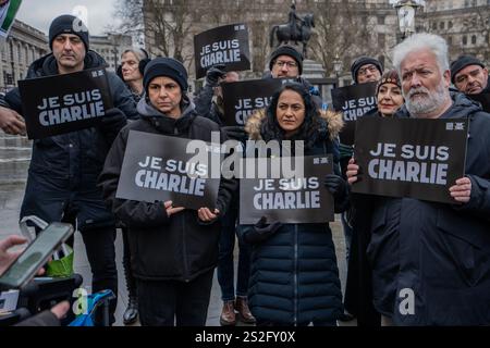 Londra, Inghilterra, Regno Unito, 7 gennaio 2025. In occasione del decimo anniversario dell'attentato terroristico islamico al quotidiano satirico francese Charlie Hebdo, il gruppo di attivisti filo-israeliani OurFightUk si è riunito a Trafalgar Square per difendere la libertà di parola e continuare la lotta contro il terrorismo islamico. Crediti: Lab Mo / ALAMY LIVE NEWS Foto Stock
