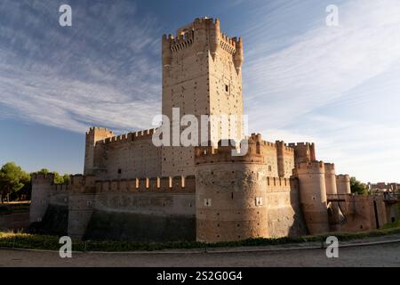 Il Castello medievale di la Mota al tramonto a Medina del campo, Valladolid, Castilla y Leon, Spagna. Foto Stock