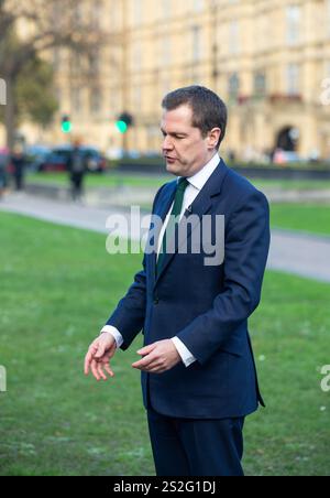 Londra, Regno Unito. 7 gennaio 2025. Robert Jenrick segretario della giustizia ombra intervistato su College Green Credit: Richard Lincoln/Alamy Live News Foto Stock