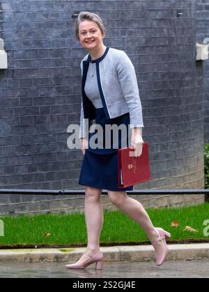 Londra, Regno Unito. 7 gennaio 2025. Yvette Cooper, Ministro degli interni, a Downing Street per una riunione del Gabinetto. Crediti: Karl Black/Alamy Live News Foto Stock