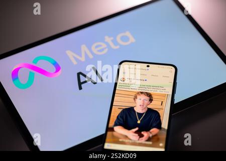 Bruxelles, Belgio. 7 gennaio 2025. L'account Facebook personale di Mark Zuckerberg viene visualizzato su un telefono cellulare con Meta ai visualizzato sullo schermo del tablet, come mostrato in questa illustrazione. Ripresa a Bruxelles, Belgio, il 7 gennaio 2025. (Jonathan RAA/Sipa USA) *** esclusivamente per notizie editoriali *** credito: SIPA USA/Alamy Live News Foto Stock