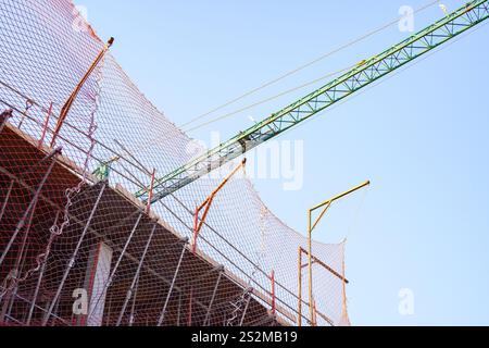 Fondazioni per cantieri in cemento armato e solette metalliche, concetto di costruzione Foto Stock