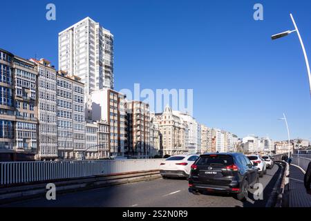 Traffico su viale Mayor Alfonso Molina, la Coruña, (Corunna), Galizia, spagna Foto Stock