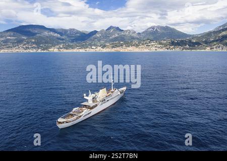 Vista aerea, yacht a motore lungo 99 metri Christina o, ex fregata costruita nel 1942 dalla Canadian Vickers, convertita per Aristotele Onassis, a bordo erano ma Foto Stock